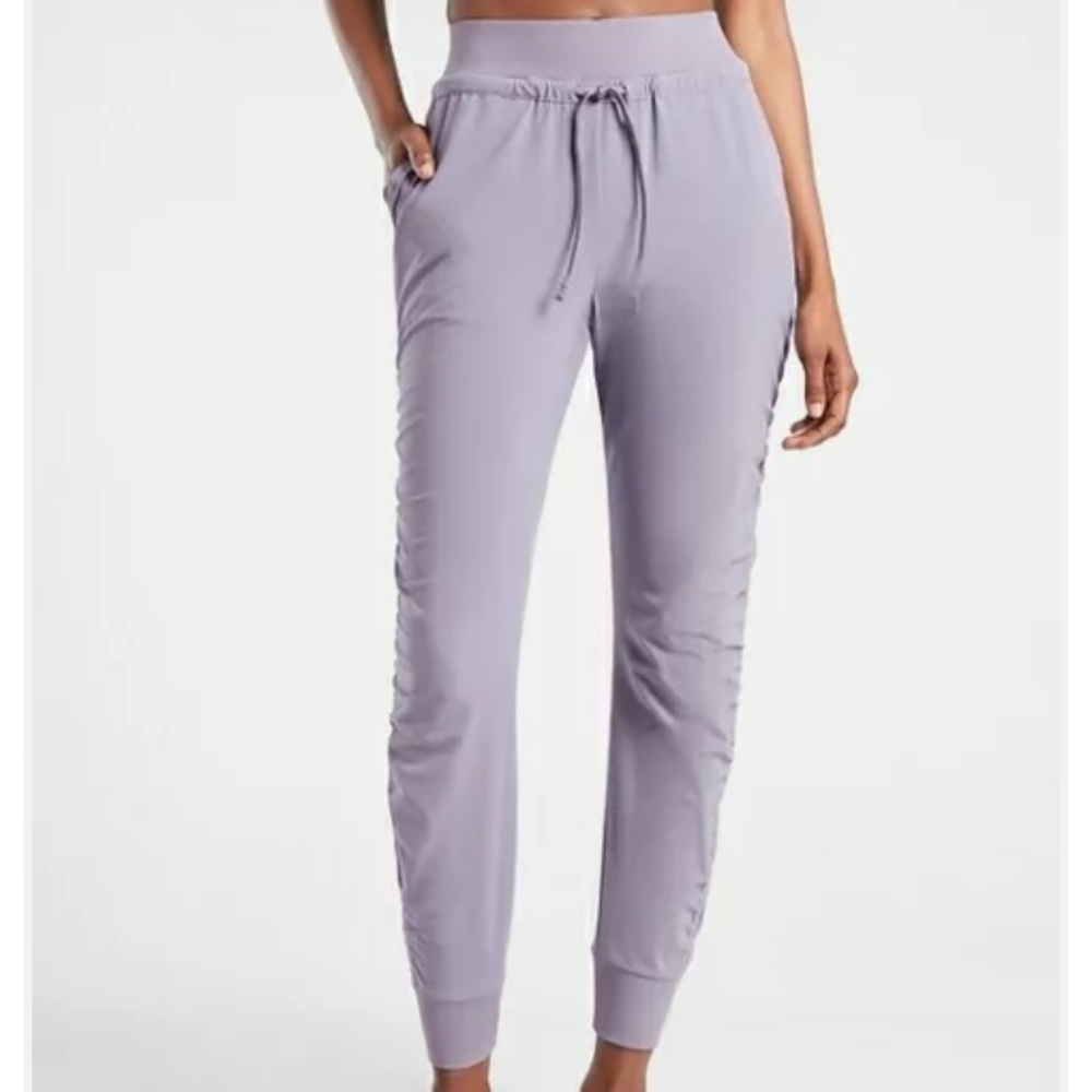 Athleta Attitude Cropped Pants Athletic Capris Size 8 Tempest Violet NWT